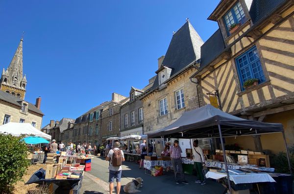 12. Land of the Lotus-Readers